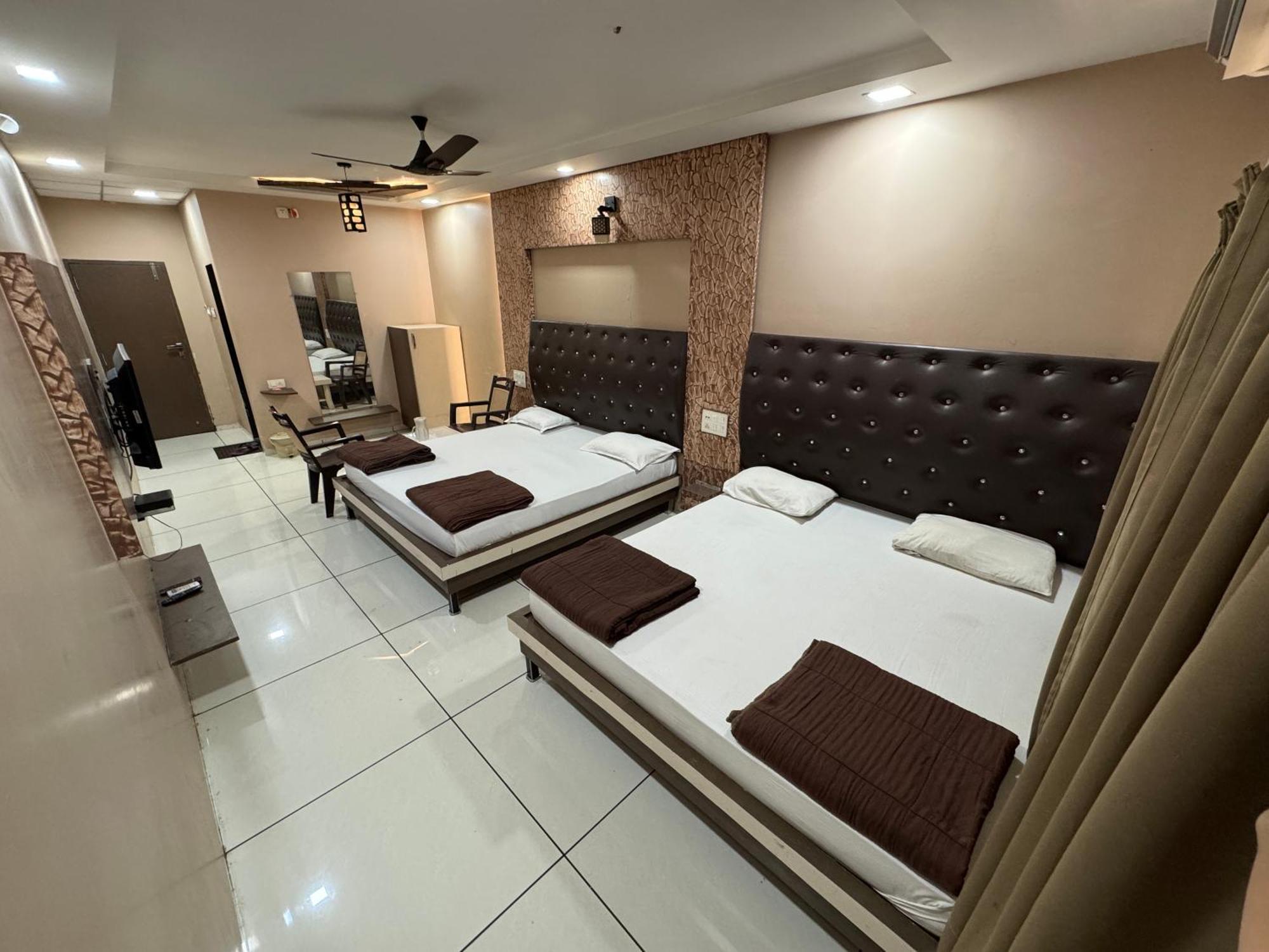 Hotel Bluediamond Bardoli 외부 사진