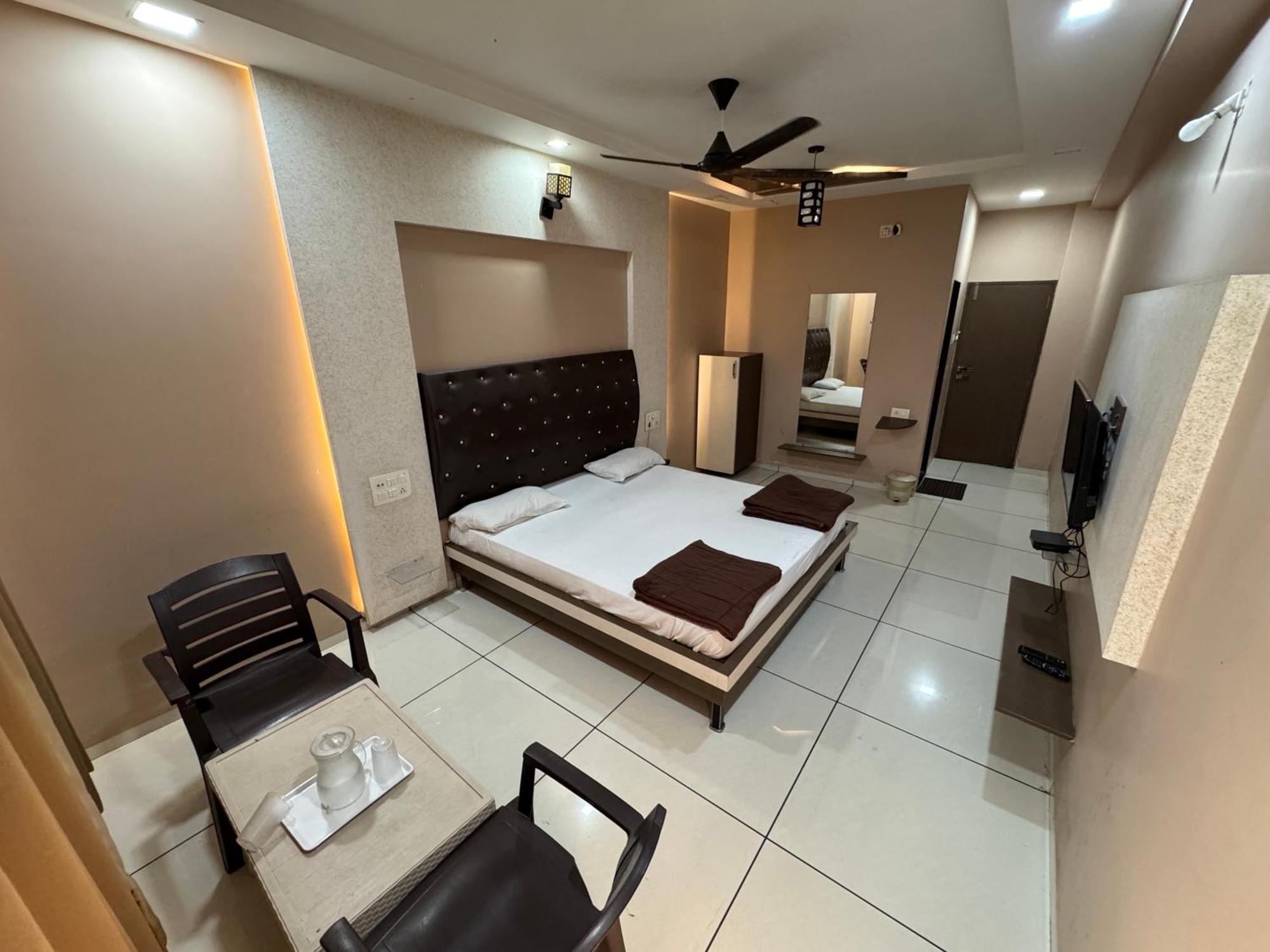 Hotel Bluediamond Bardoli 외부 사진