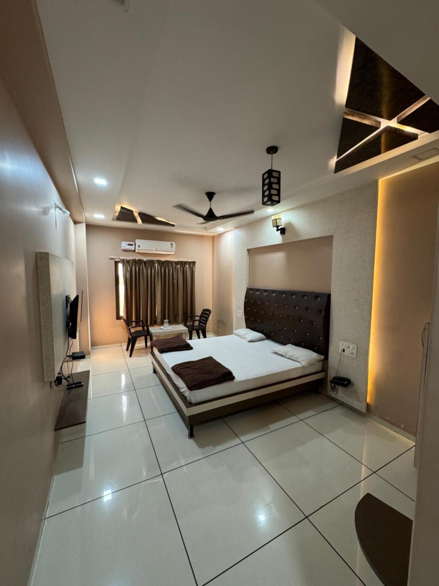 Hotel Bluediamond Bardoli 외부 사진
